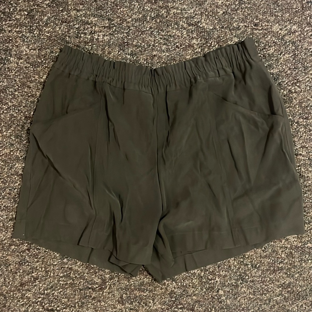 Vera Wang Pull On Shorts